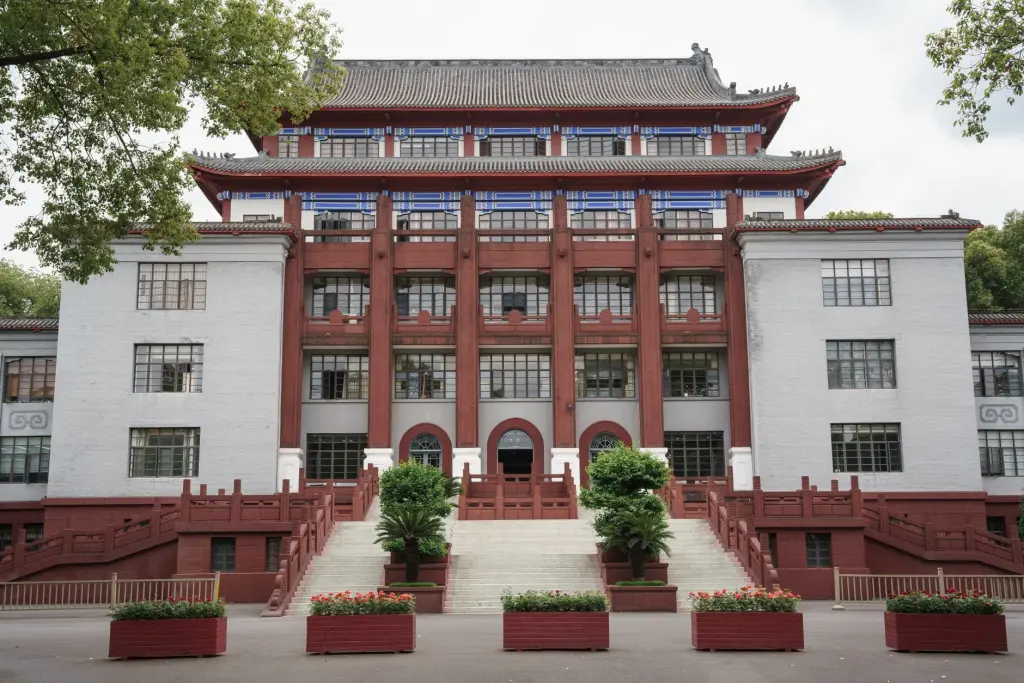 网站模板设计中交互原型与UI设计稿的衔接要点分析