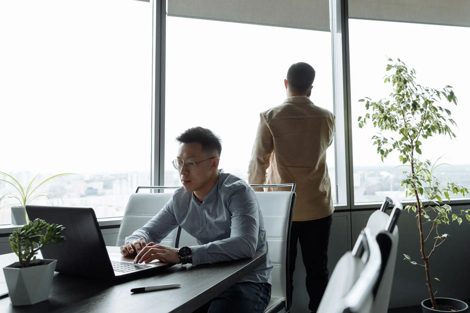 从UI设计稿到切图标注：企业网站开发全流程质量管控要点